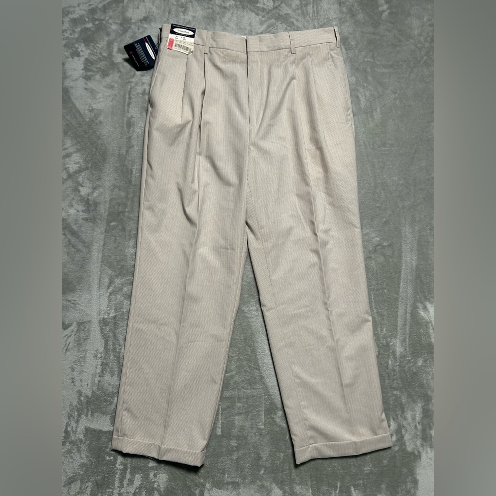 Roundtree & Yorke Easy Care Pleated Dress Pants Men’s 36x29 Pinstripe Tan